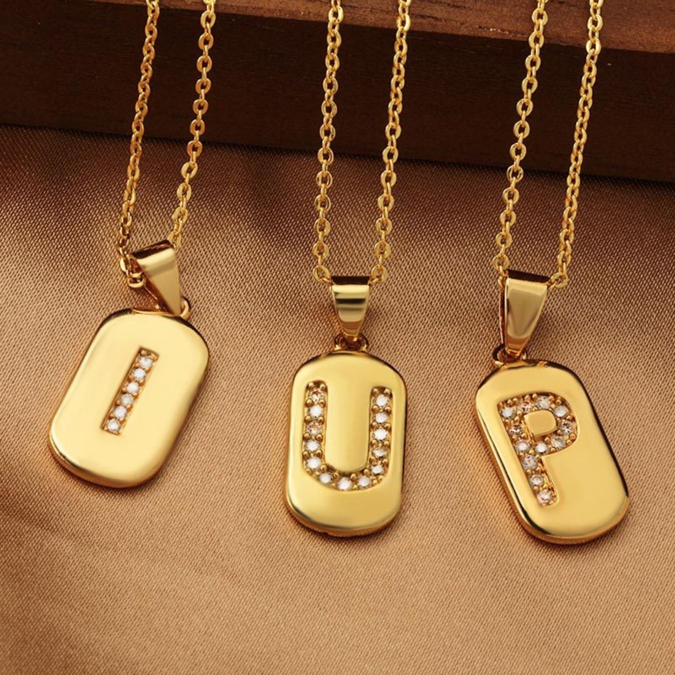 Initial Necklace "Glow"