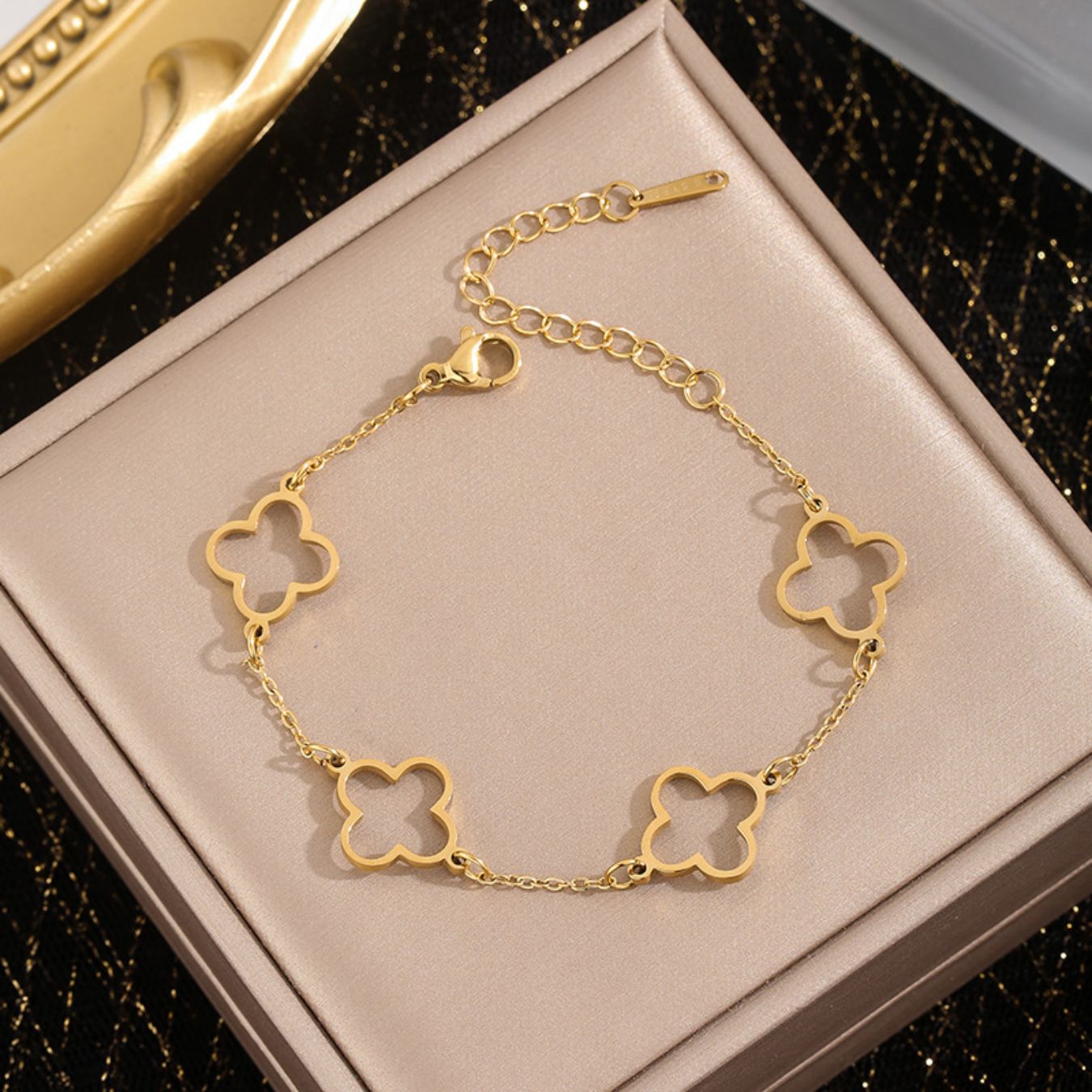 RICCARDI – "Elegant Blossom" BRACELET