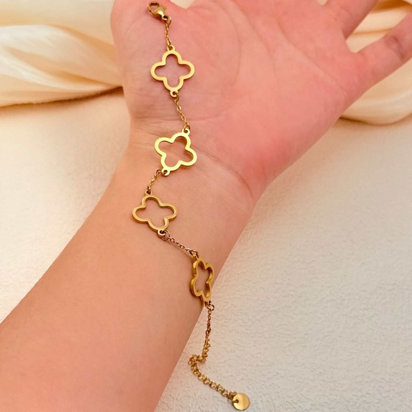 RICCARDI – "Elegant Blossom" BRACELET