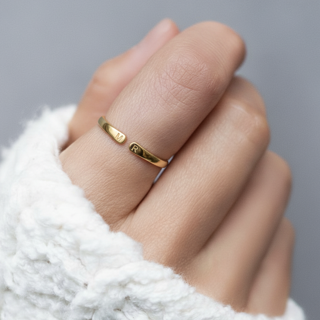 Adjustable Initial Ring "Whisper"