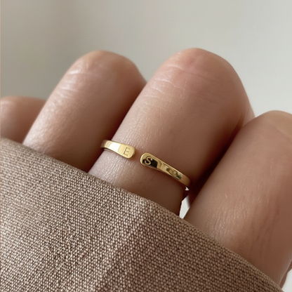 Adjustable Initial Ring "Whisper"
